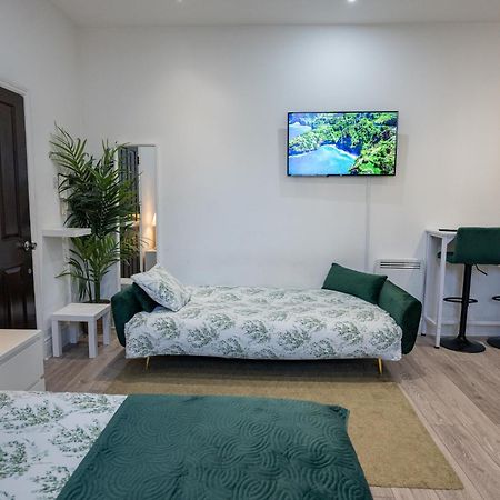 Beautiful Studio Flat In Hackney Next To Overground Station Лондон Экстерьер фото