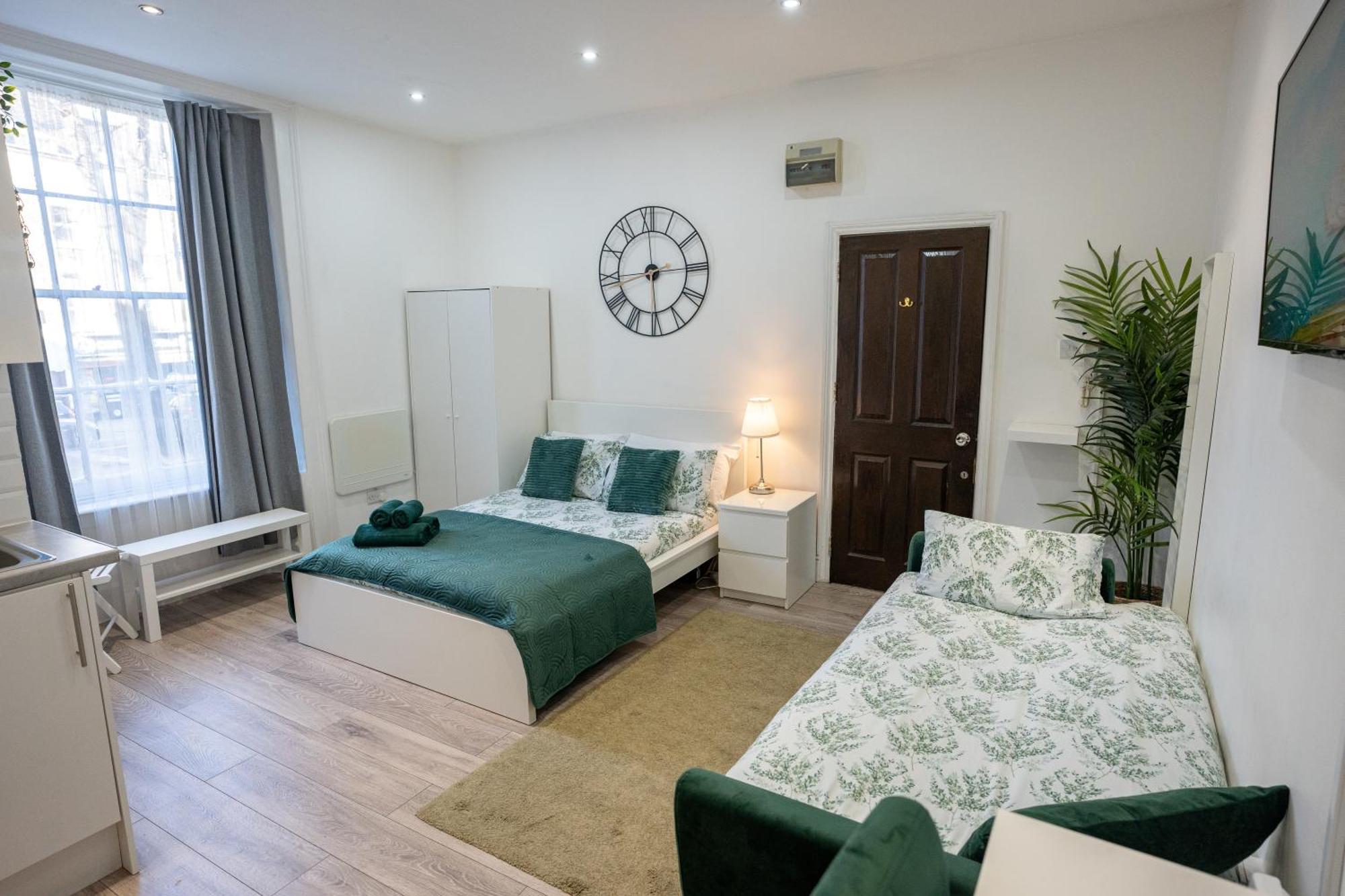 Beautiful Studio Flat In Hackney Next To Overground Station Лондон Экстерьер фото