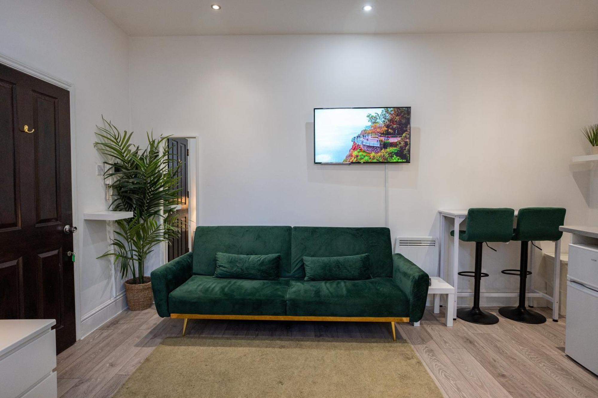 Beautiful Studio Flat In Hackney Next To Overground Station Лондон Экстерьер фото