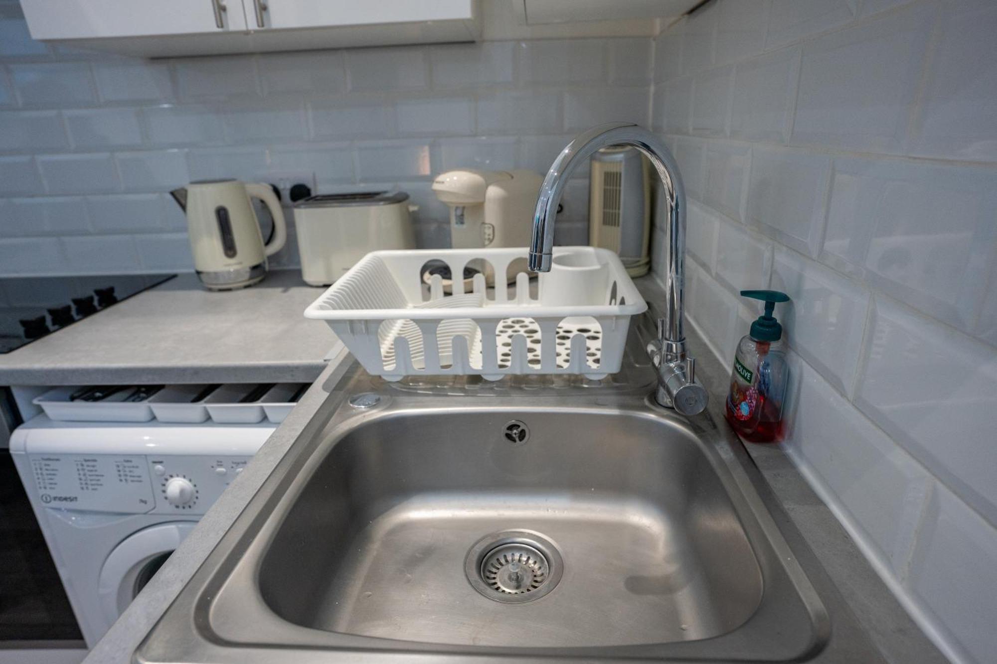 Beautiful Studio Flat In Hackney Next To Overground Station Лондон Экстерьер фото