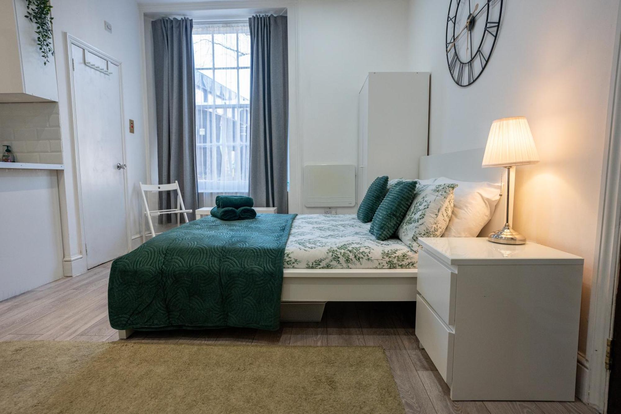 Beautiful Studio Flat In Hackney Next To Overground Station Лондон Экстерьер фото