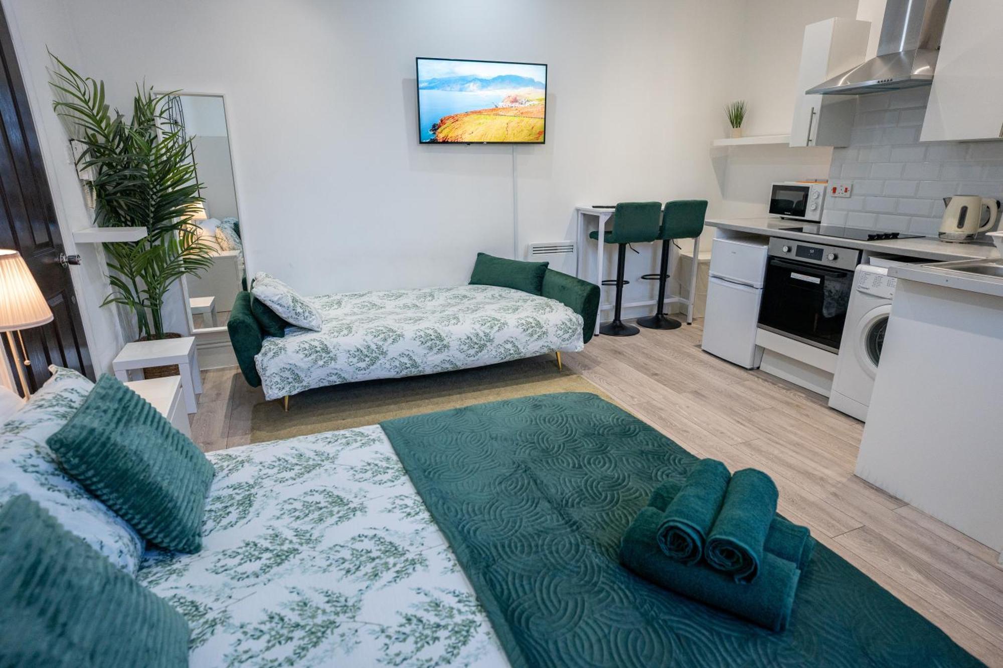 Beautiful Studio Flat In Hackney Next To Overground Station Лондон Экстерьер фото