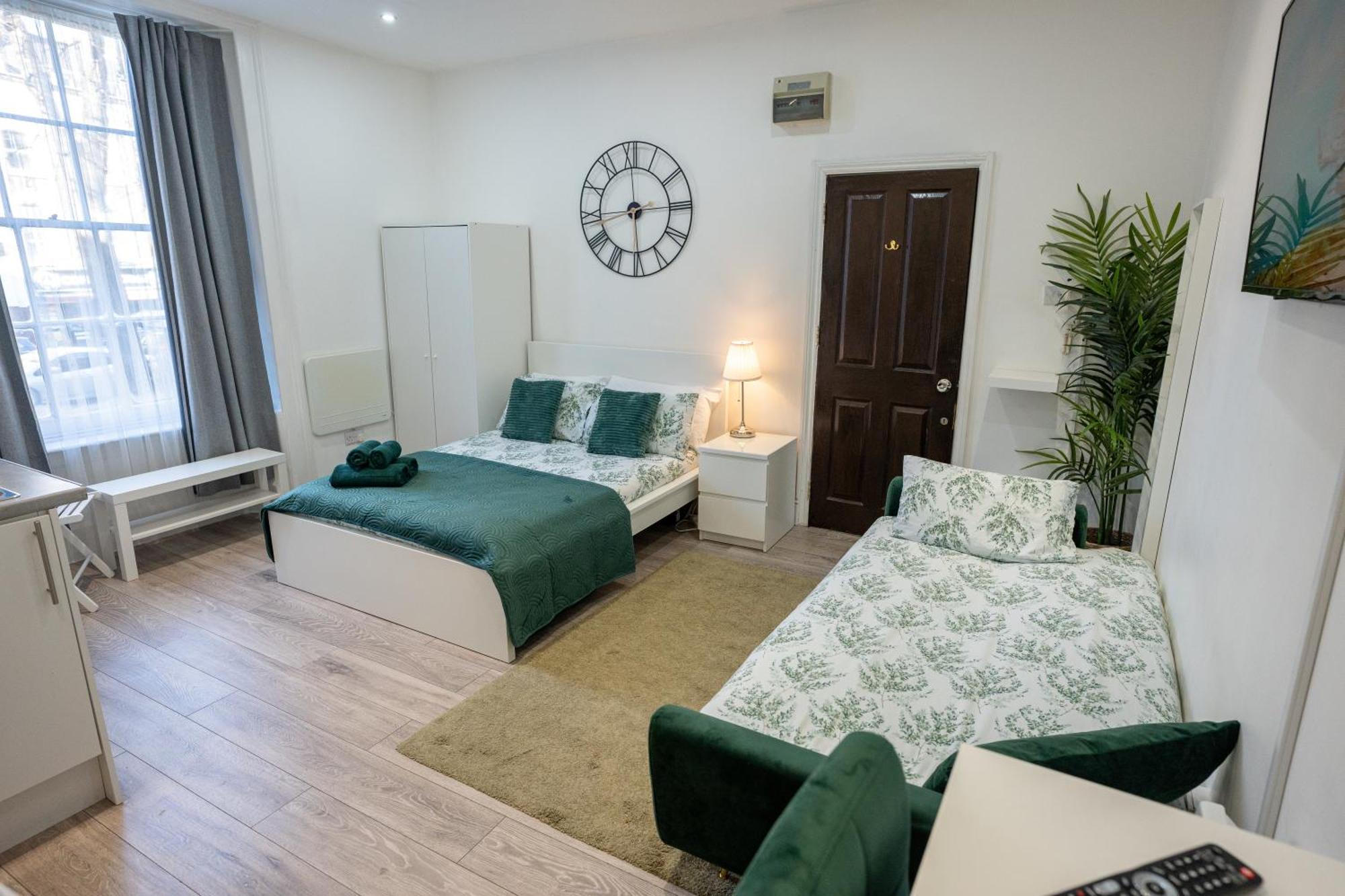 Beautiful Studio Flat In Hackney Next To Overground Station Лондон Экстерьер фото